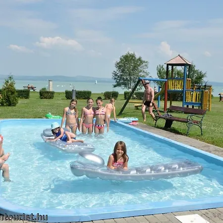 Balatontourist Vadvirág Camping&bungalows Campeggio